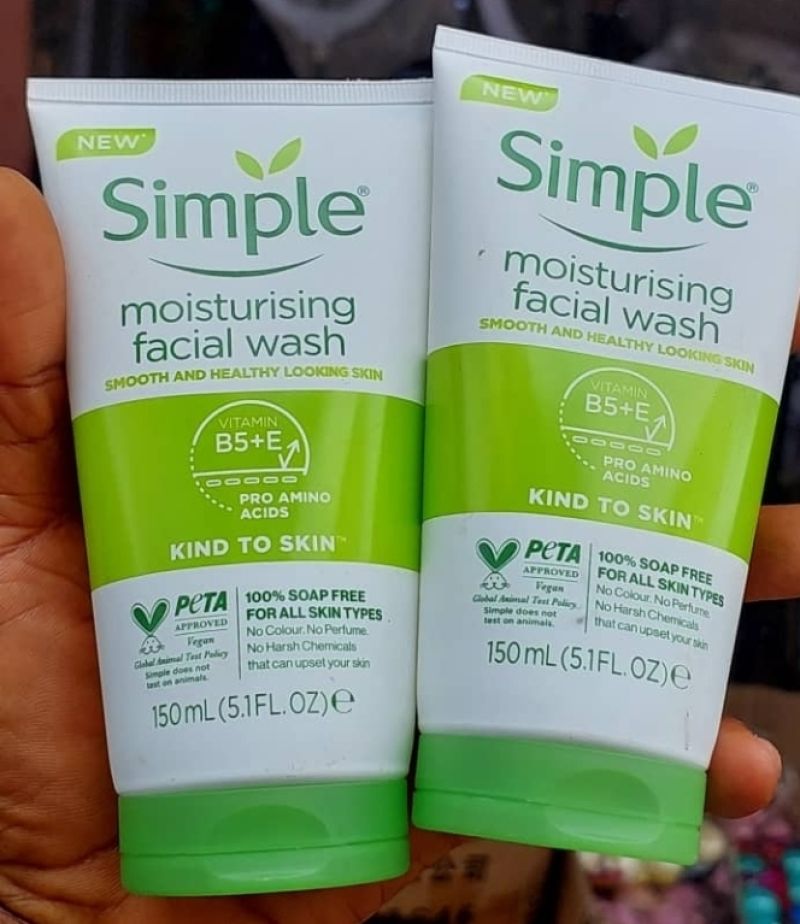 Simple moisturising Face wash