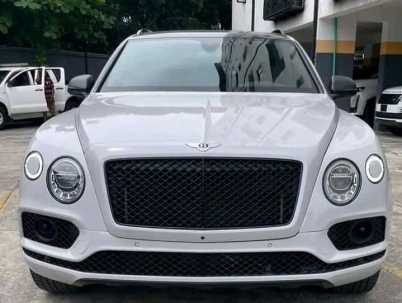 Bentley E300 2018