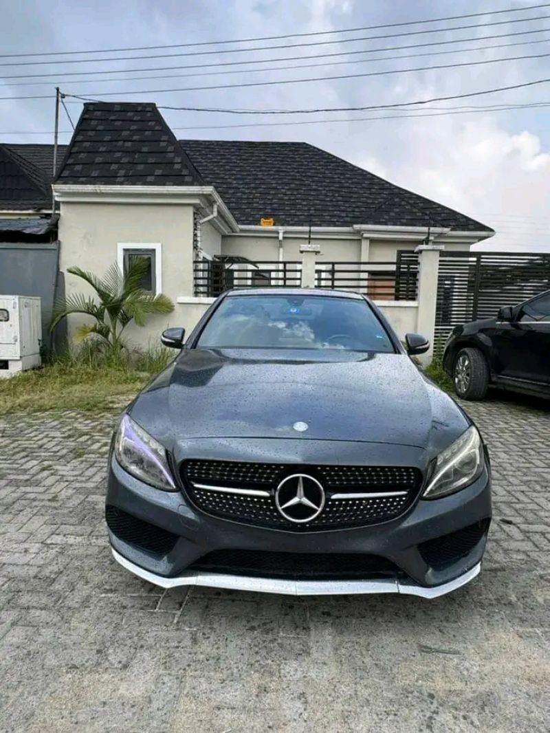 Mercedes Benz c300 2015