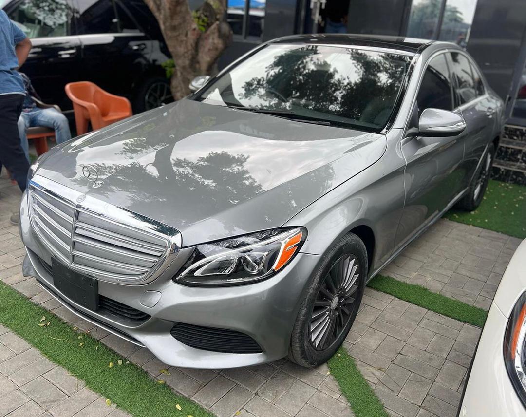 Mercedes Benz c 300 2015