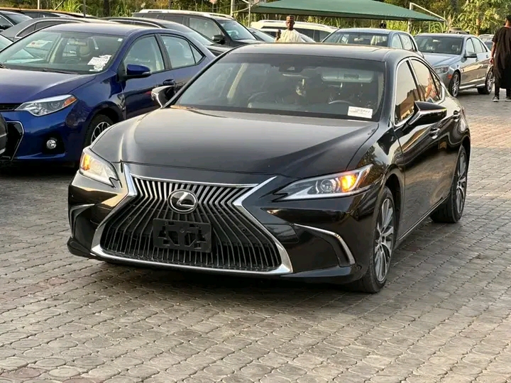 LEXUS Es350 2019